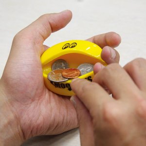 Photo2: MOONEYES Oval Coin Case