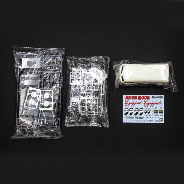 Photo3: 【Limited Supply】 1/24 Model Car MOON Equipped VW T-2 Delivery Van (3)